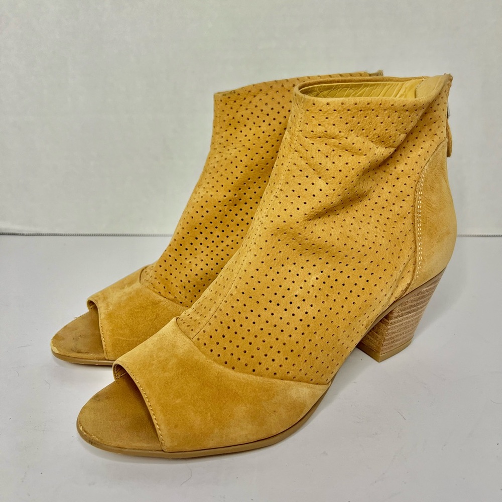 Franco Sarto Leather Peep Toe Booties Size 6